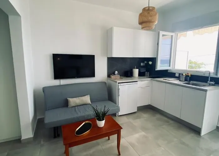 Sea View Apartment2 *